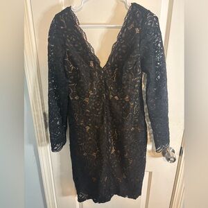 Vera Wang Black Lace Long Sleeve mini Dress size 8 EUC